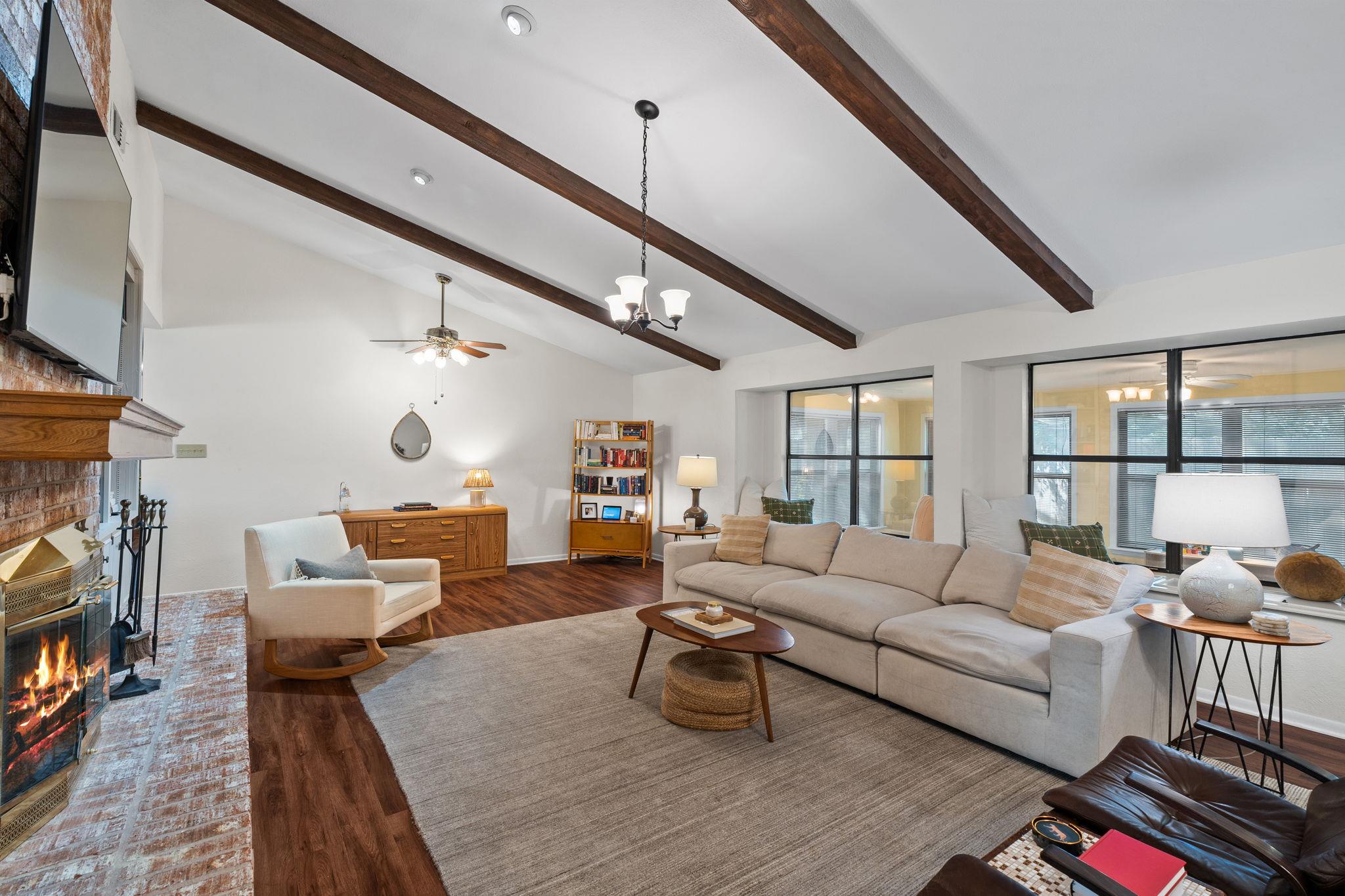301 Tallwood DR — photo 3