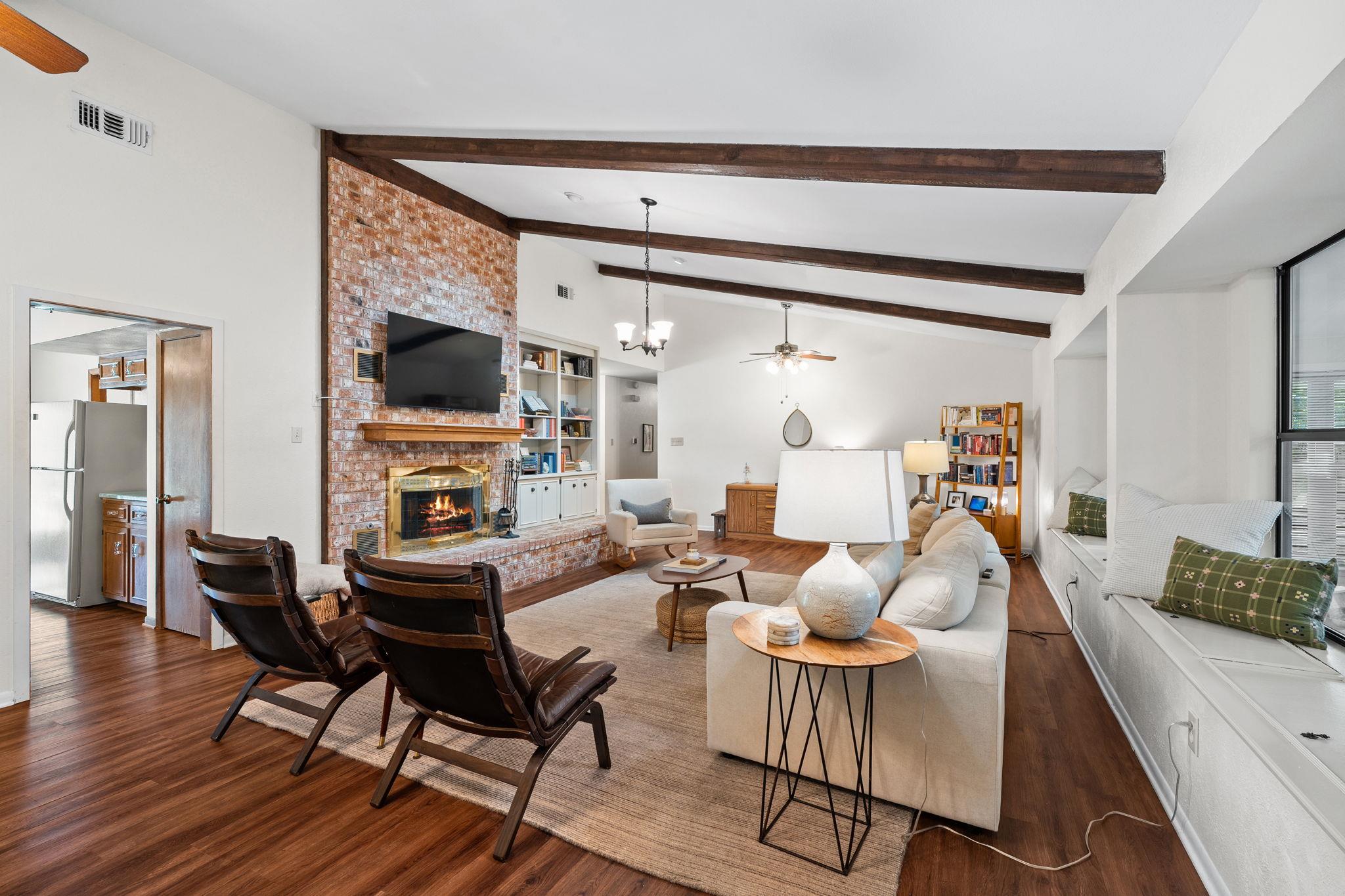301 Tallwood DR — photo 4