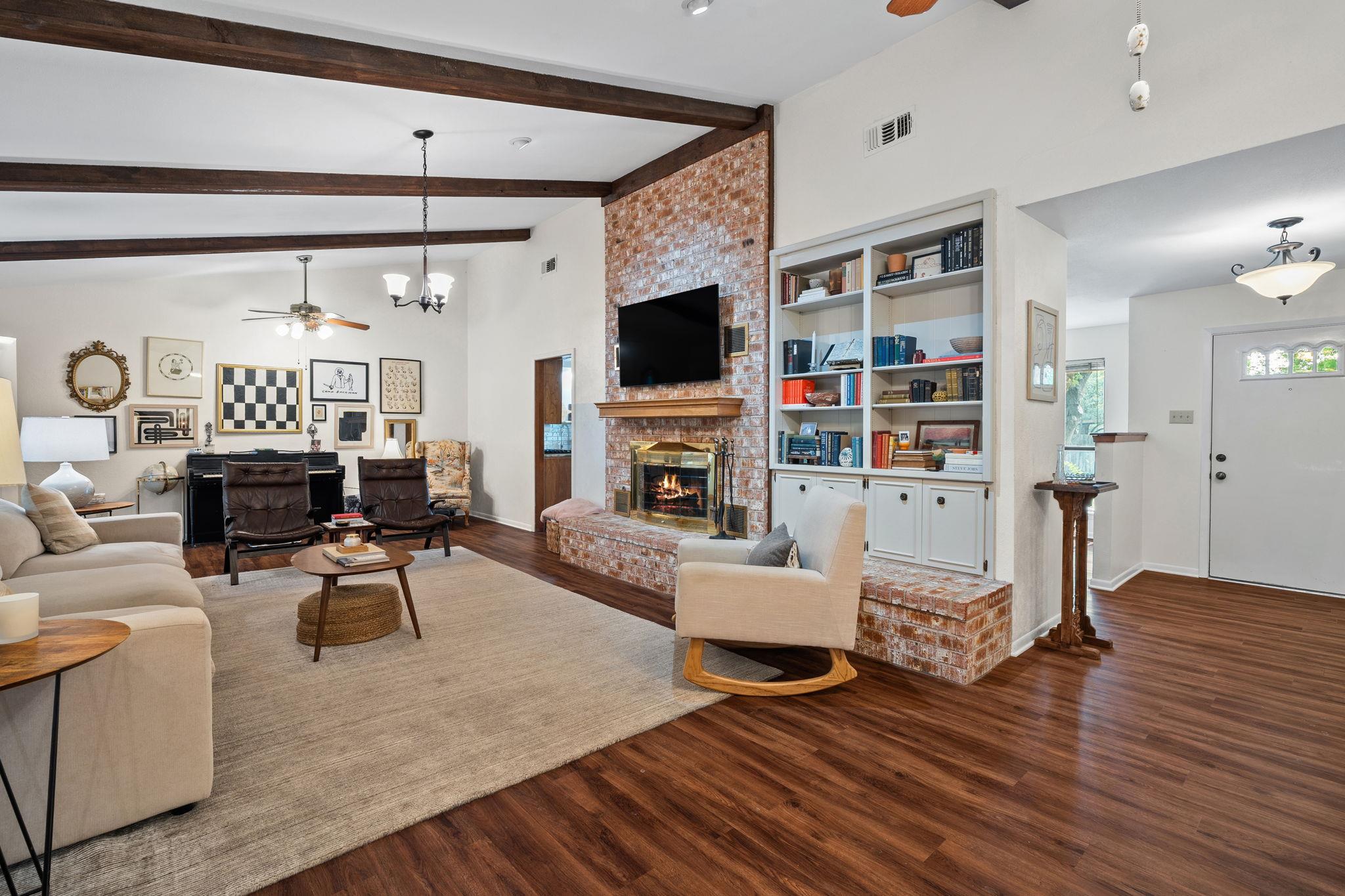 301 Tallwood DR — photo 5