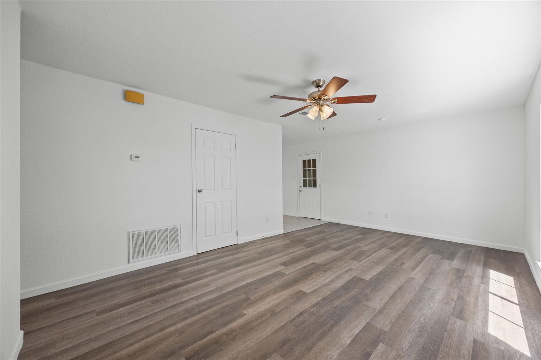 1401 Trinity ST — photo 4