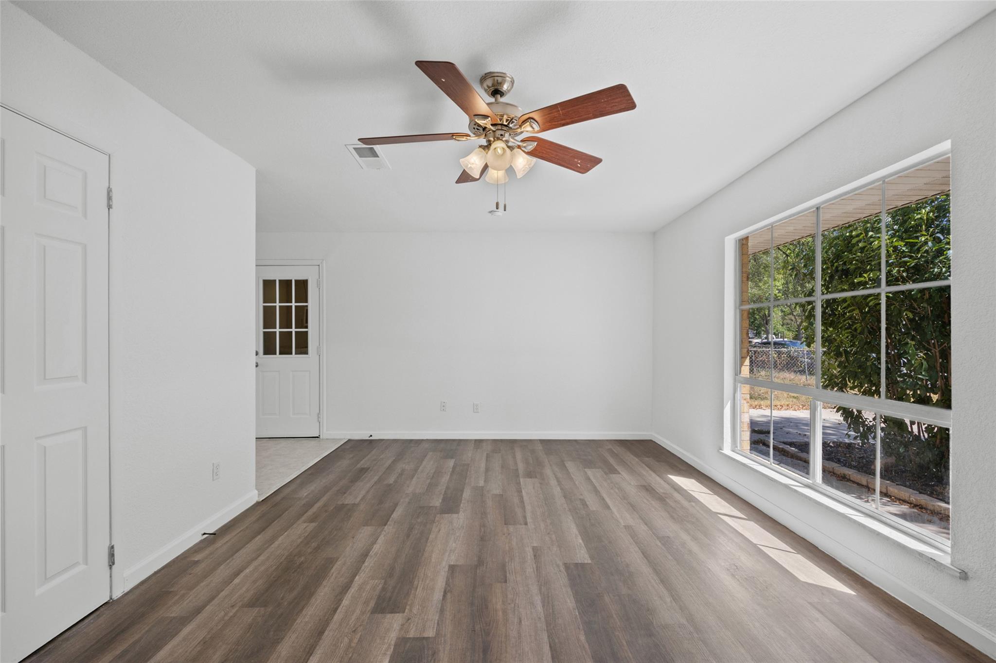 1401 Trinity ST — photo 5
