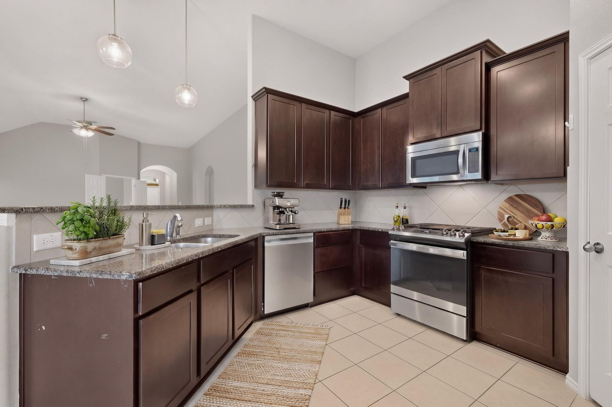 499 Eagle Brook LN — photo 3