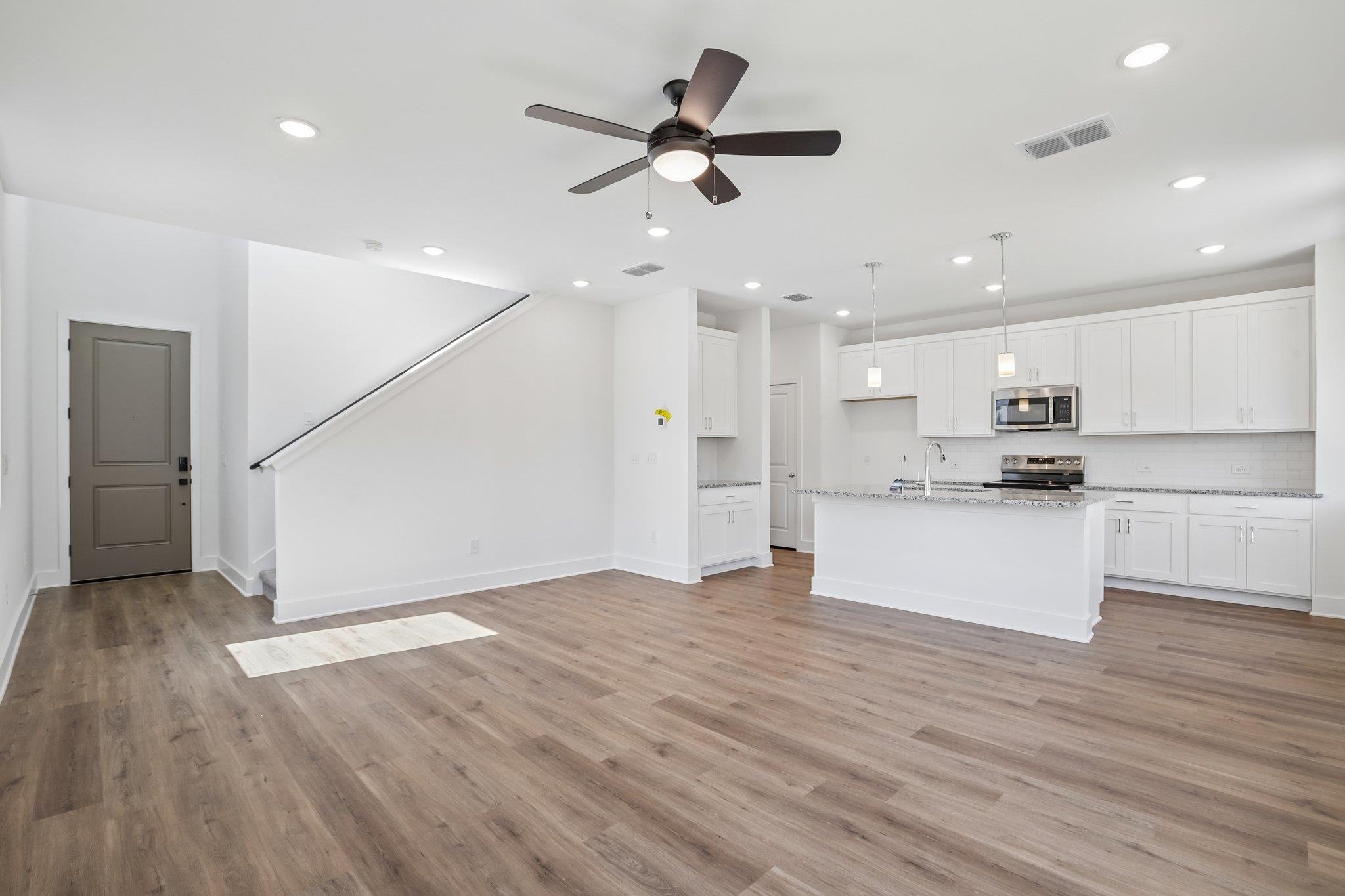 133 Maverick Ave — photo 3