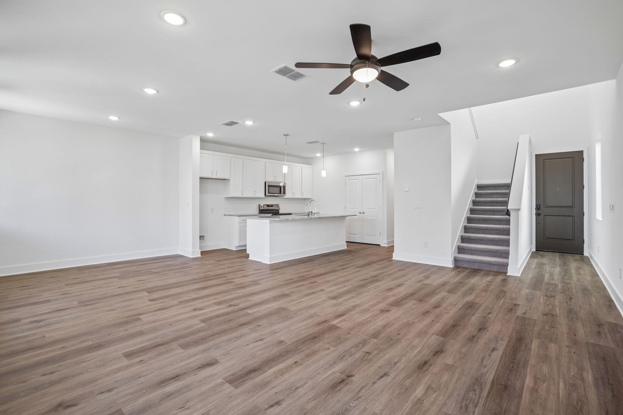 125 Maverick Ave — photo 3