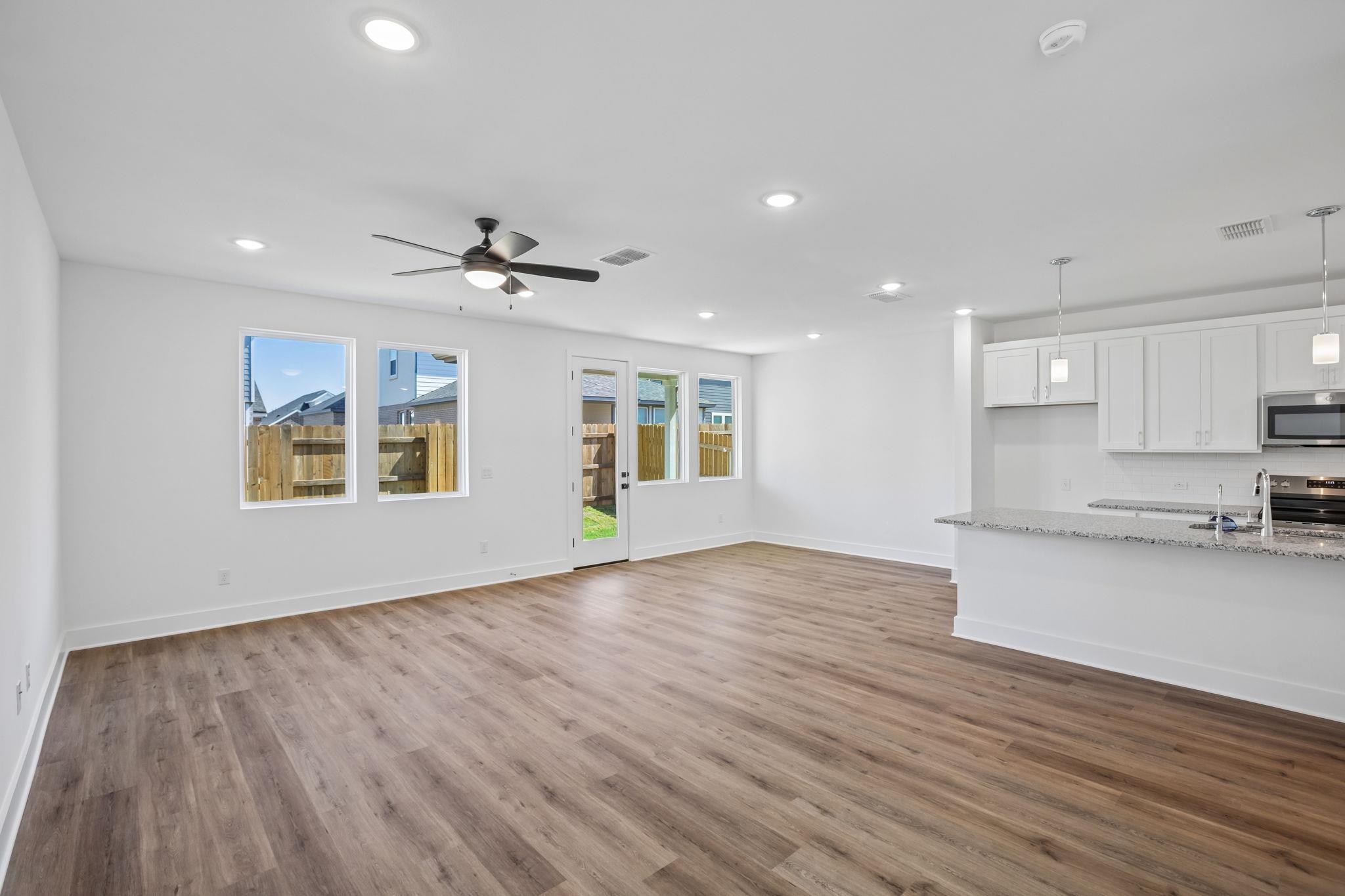 125 Maverick Ave — photo 4