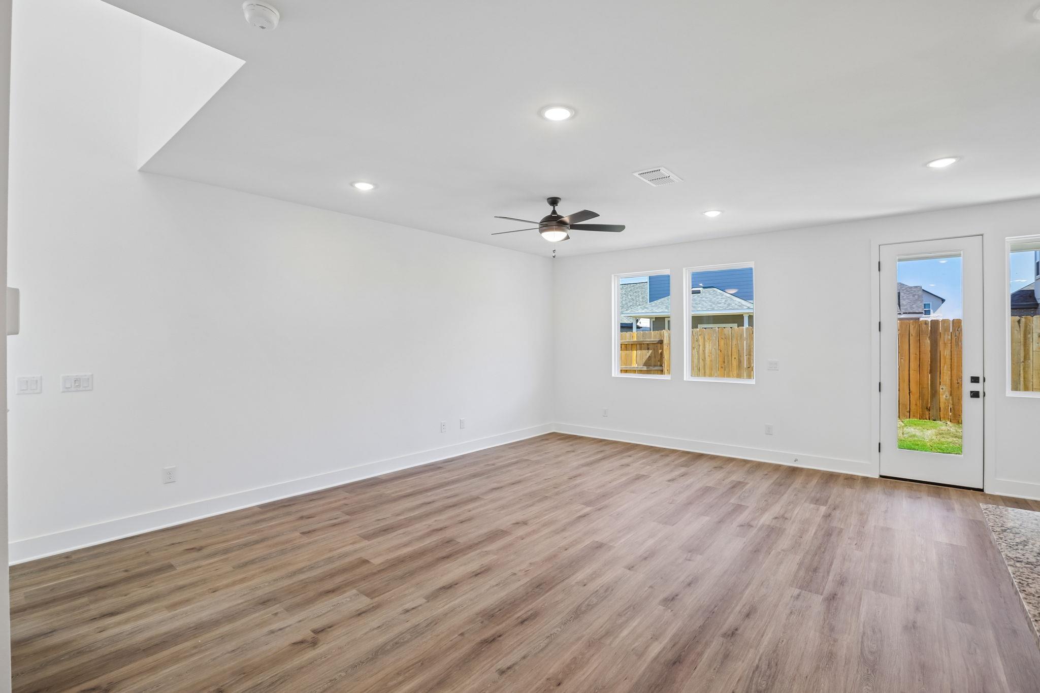 125 Maverick Ave — photo 5