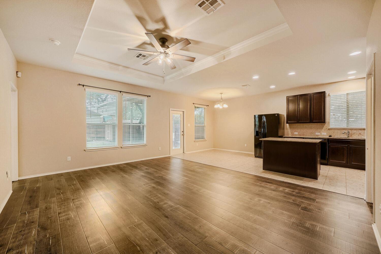104 Golden Butterfly DR — photo 3