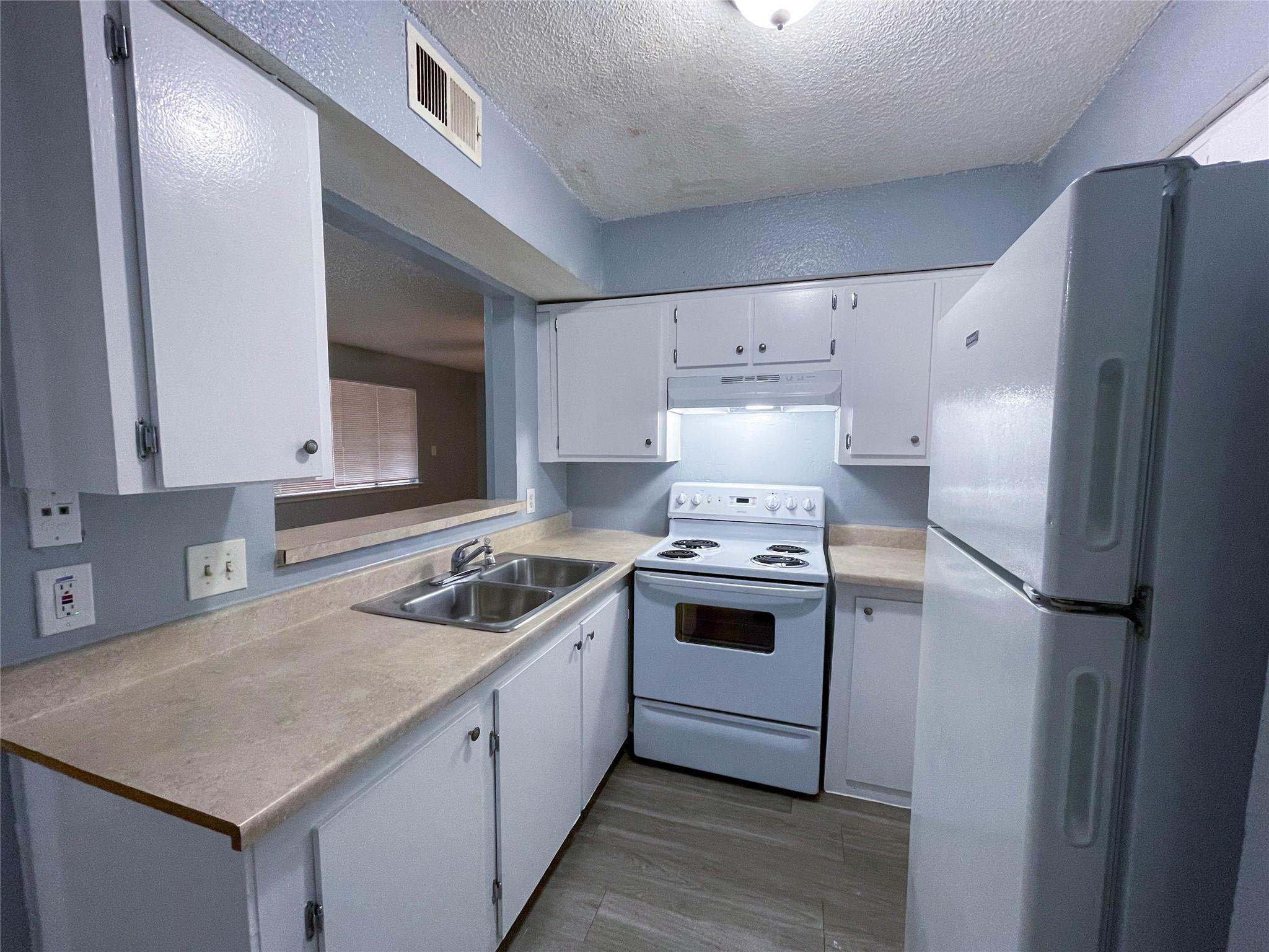 8907 Parkfield DR #204 — photo 3
