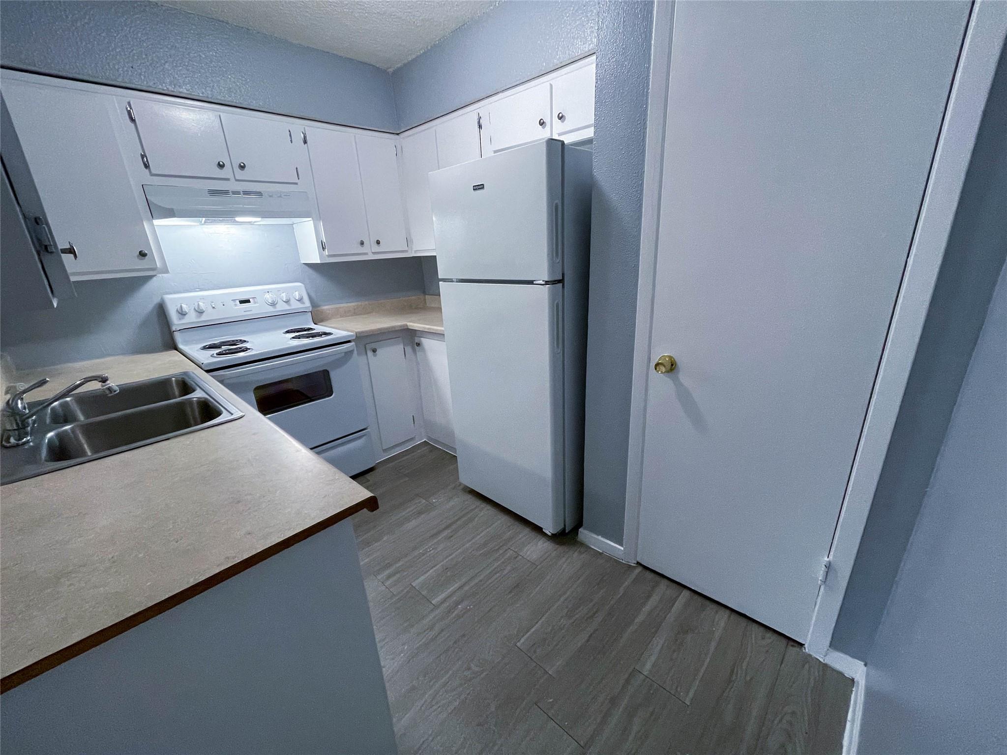 8907 Parkfield DR #204 — photo 4