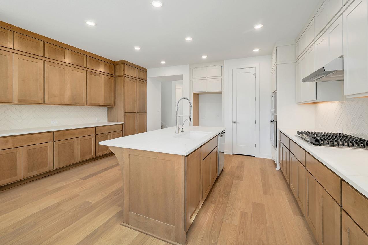 301 Luttrell LN — photo 3