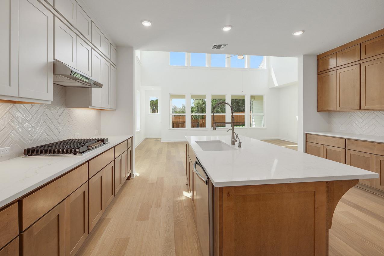 301 Luttrell LN — photo 4