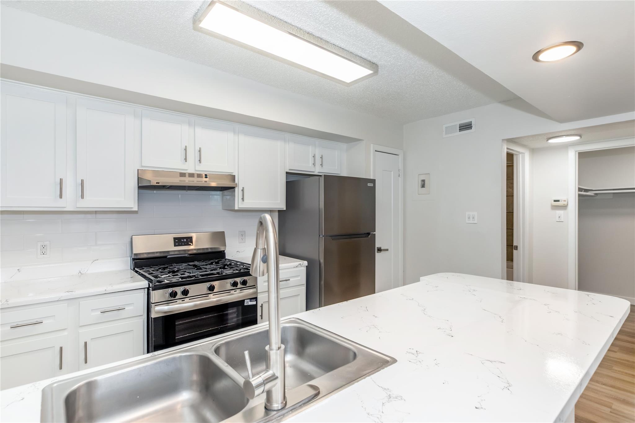 6008 Lamar BLVD #120 — photo 3