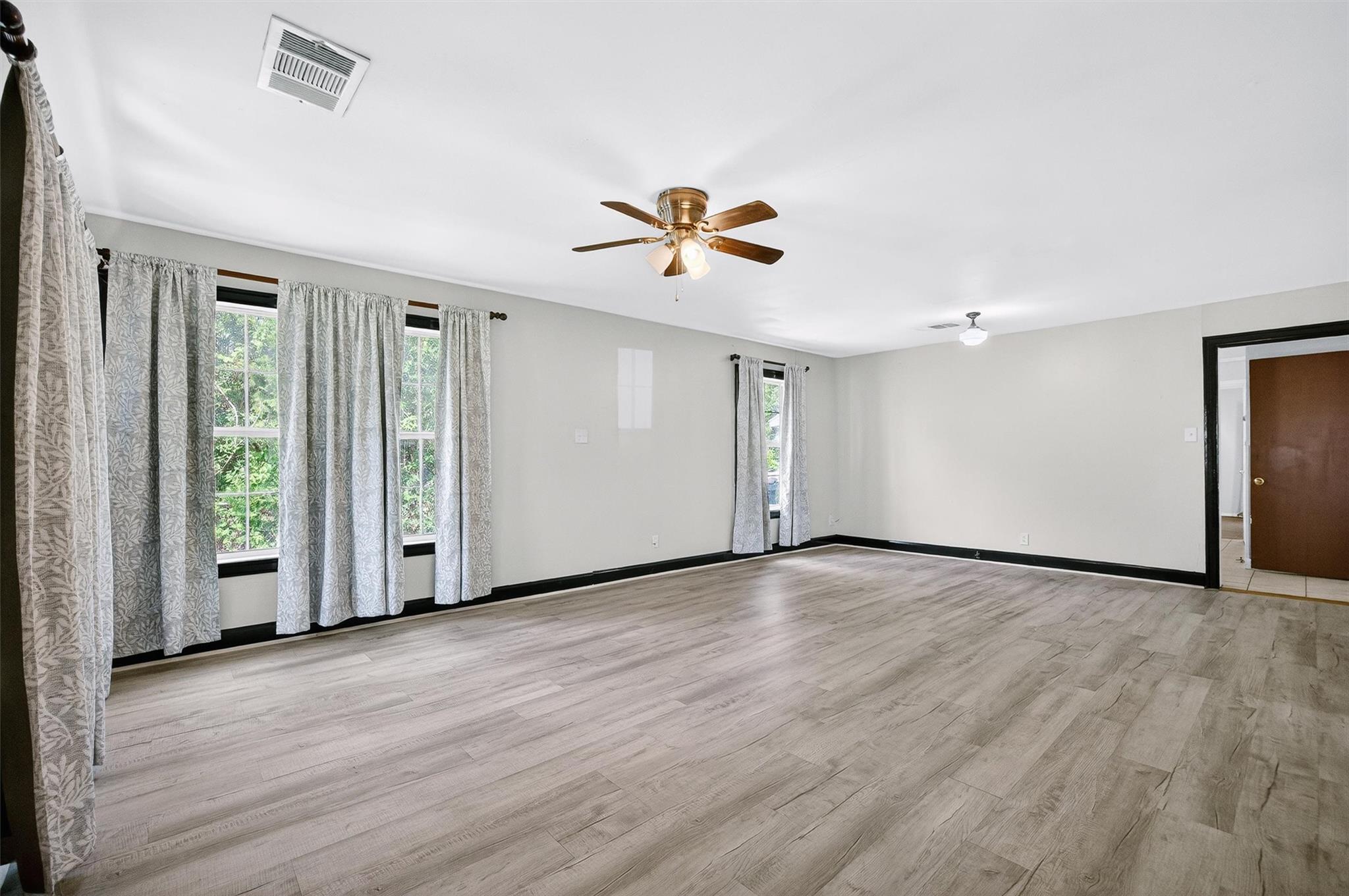 204 Taylor ST — photo 4