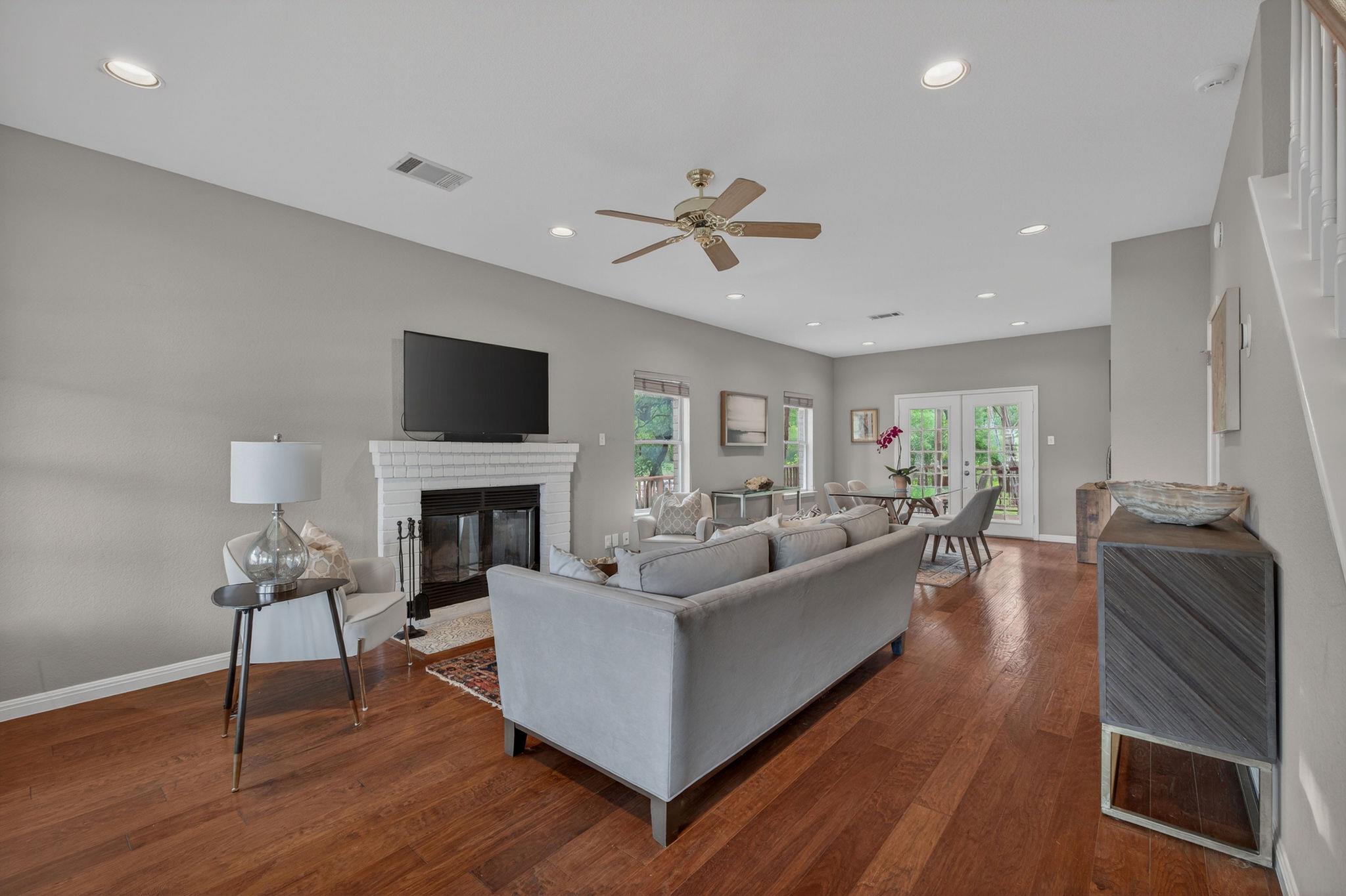 8910 Spicebrush DR — photo 3