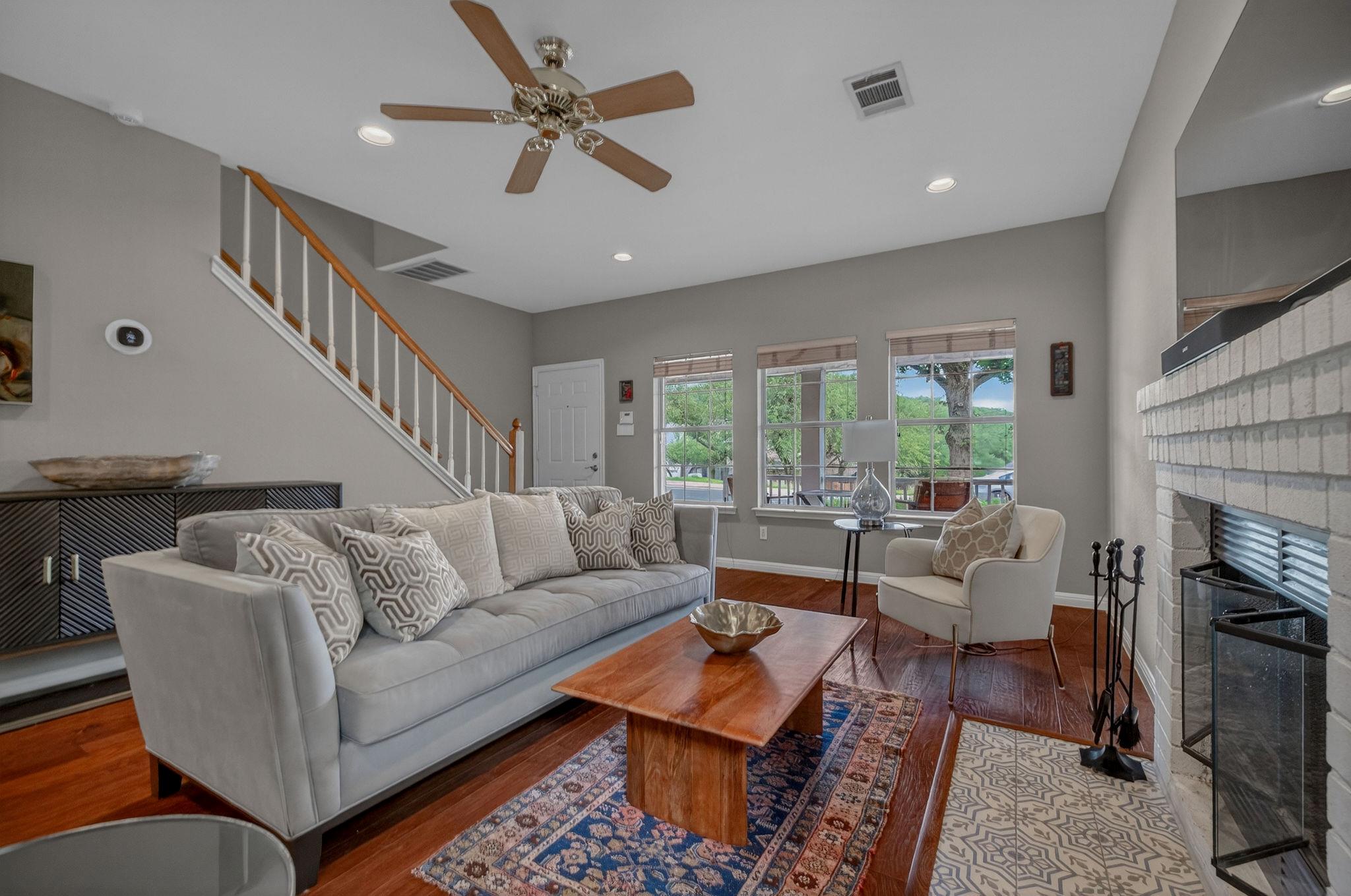8910 Spicebrush DR — photo 4