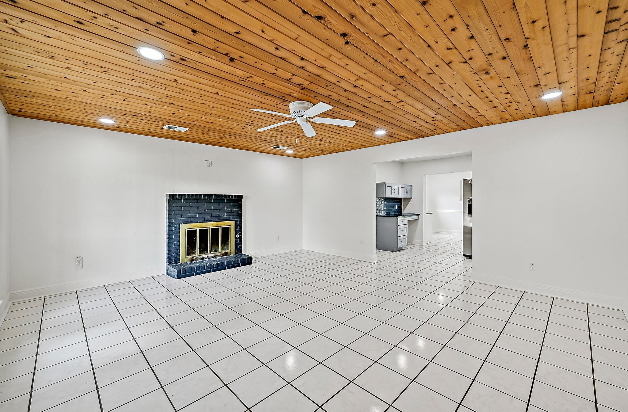 1804 Oakridge DR — photo 4
