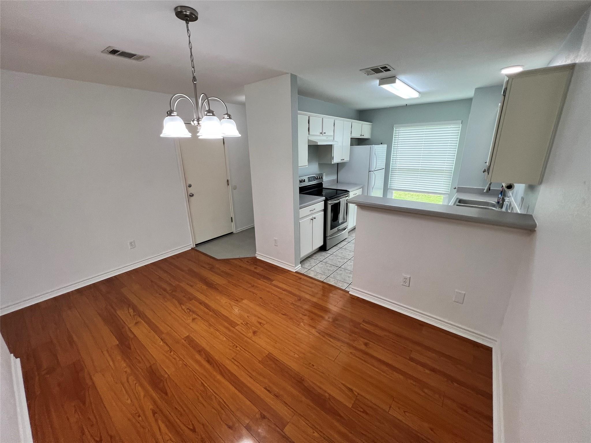 204 Quail Meadow DR — photo 4