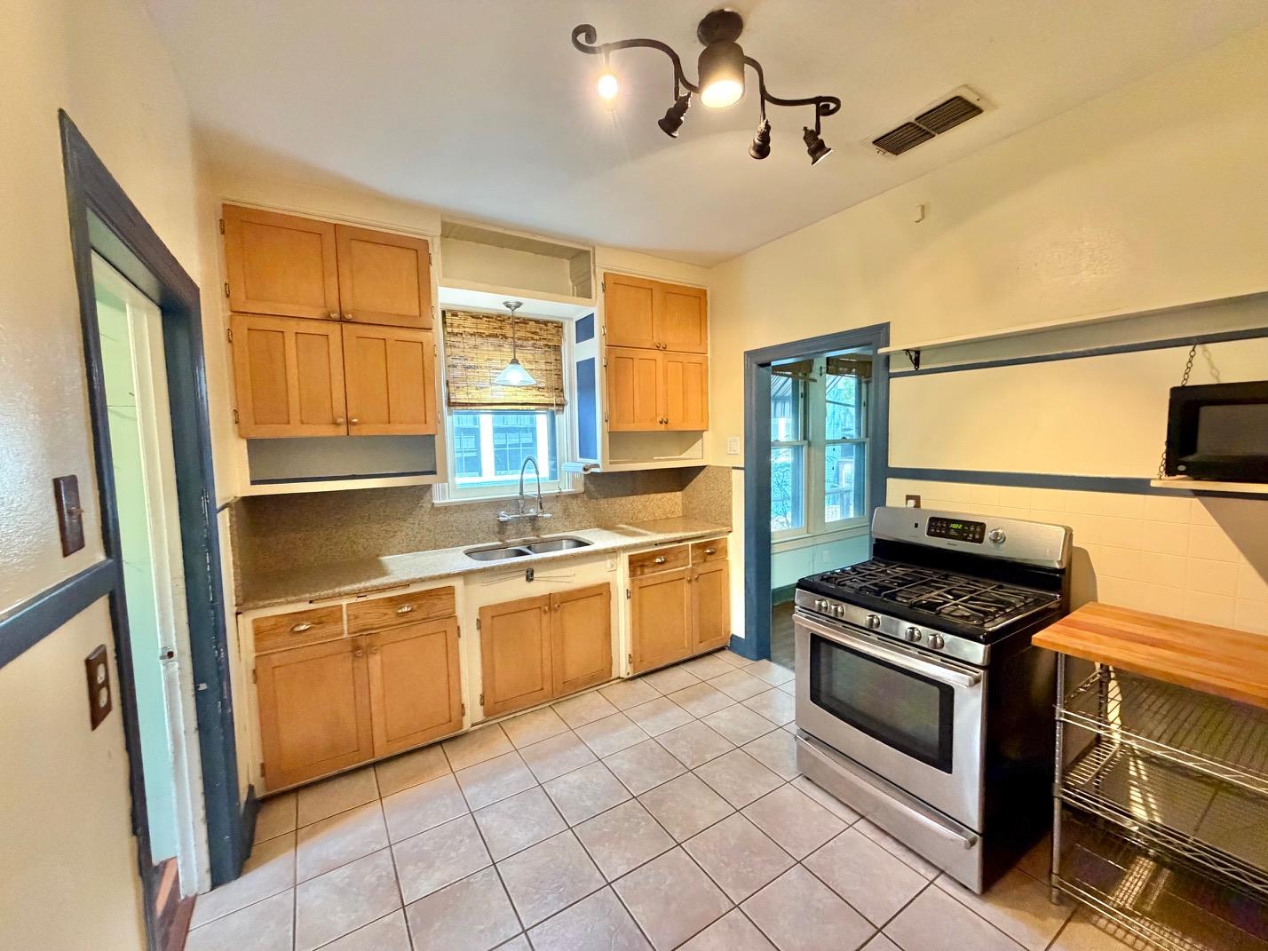 605 Texas Ave — photo 4