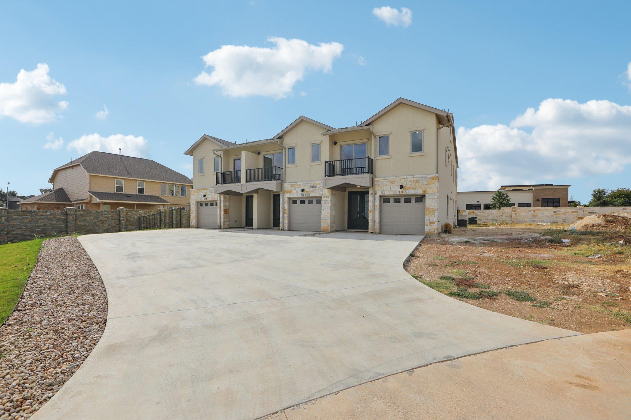 302 Tesla Circle CIR — photo 3