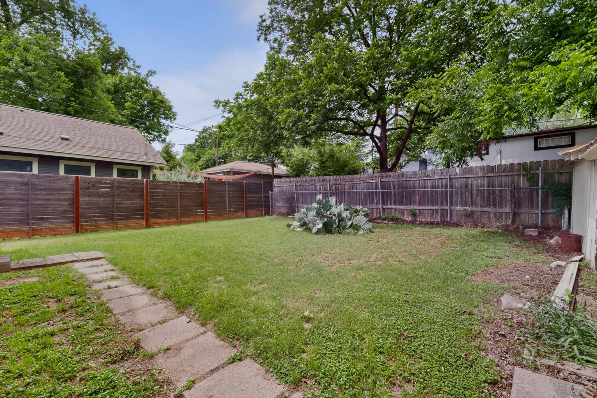 1912 Holly ST — photo 3