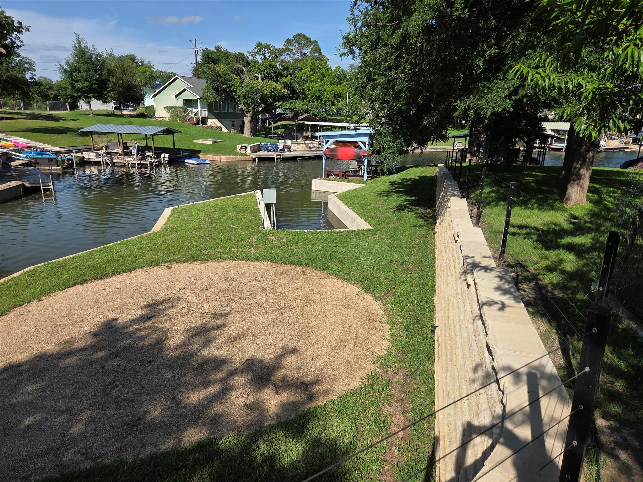 203 Lakeshore DR