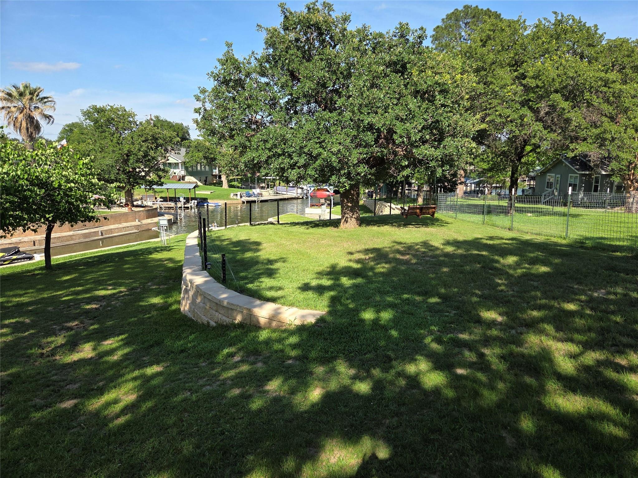 203 Lakeshore DR — photo 4