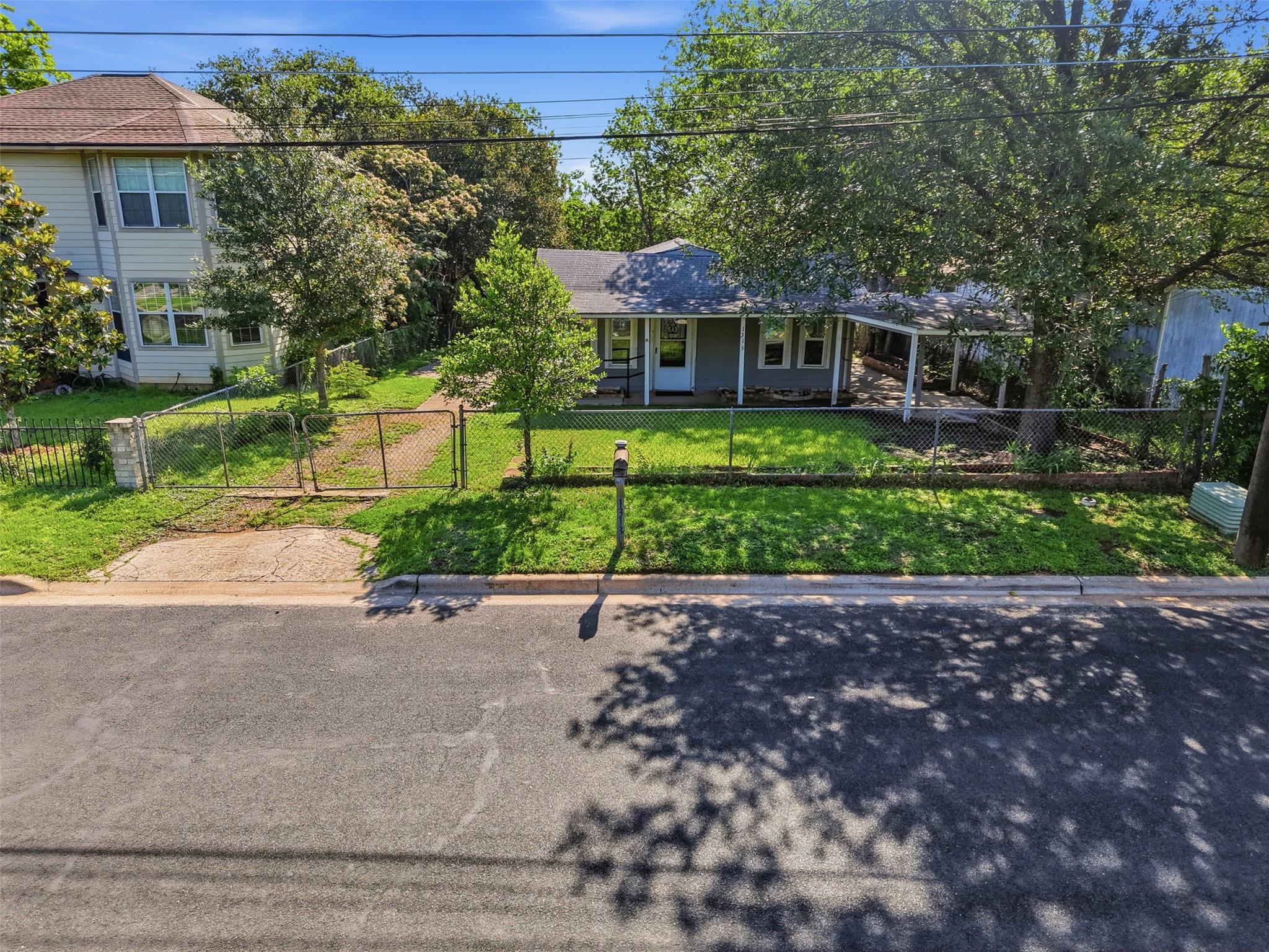 1313 Perez ST — photo 3