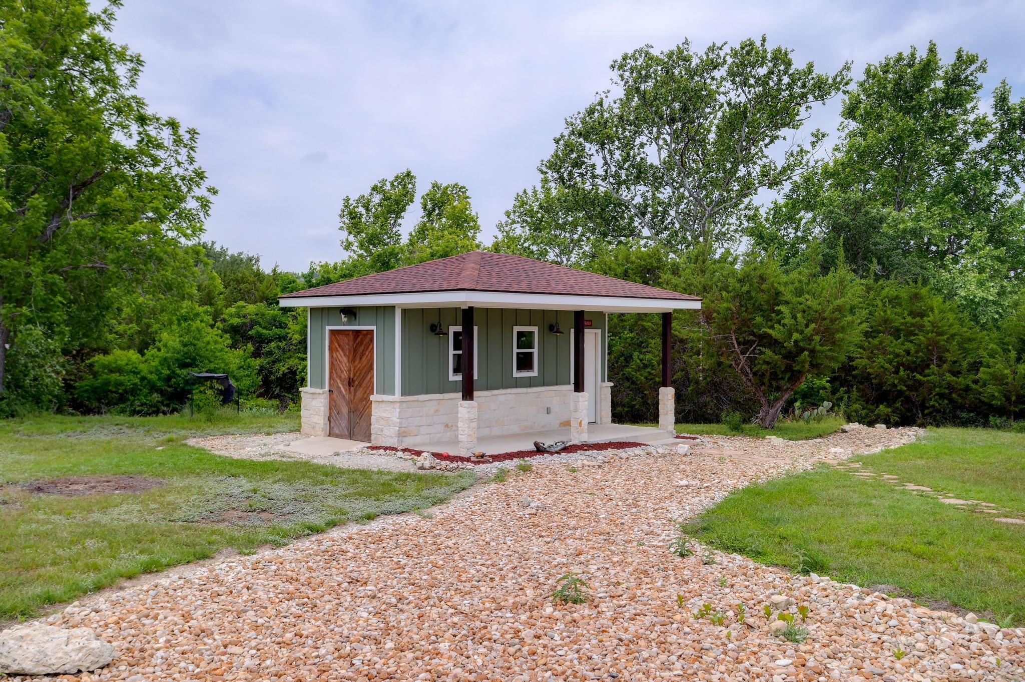 202 Falling Oak DR — photo 3