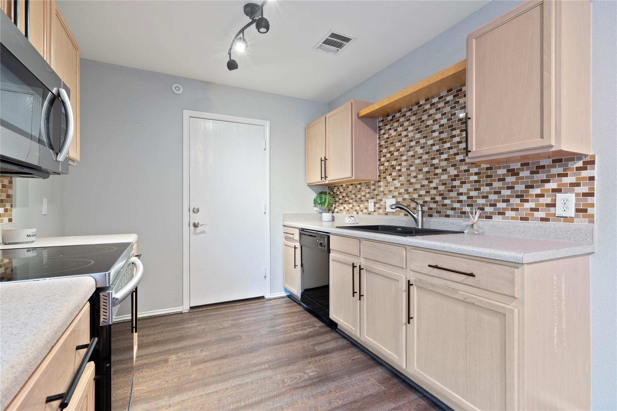 8609 Claude CT — photo 4