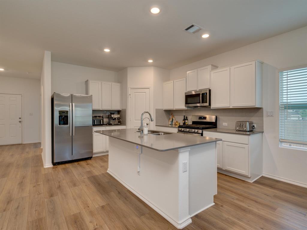 1208 Sweetspire ST — photo 4