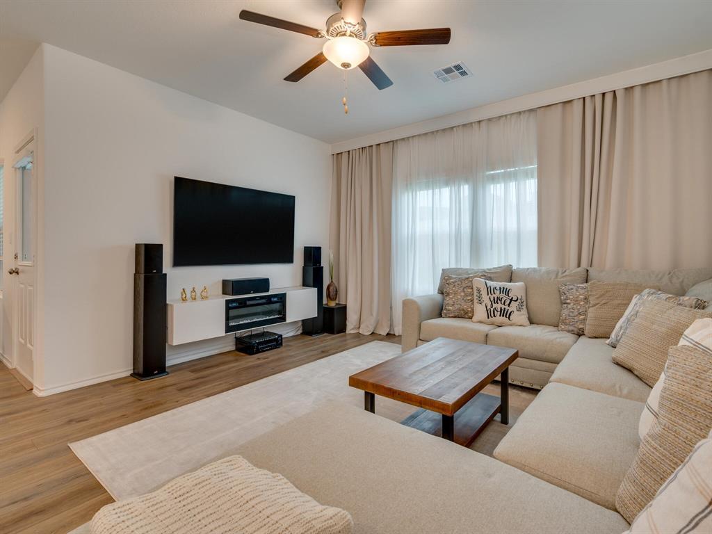 1208 Sweetspire ST — photo 3