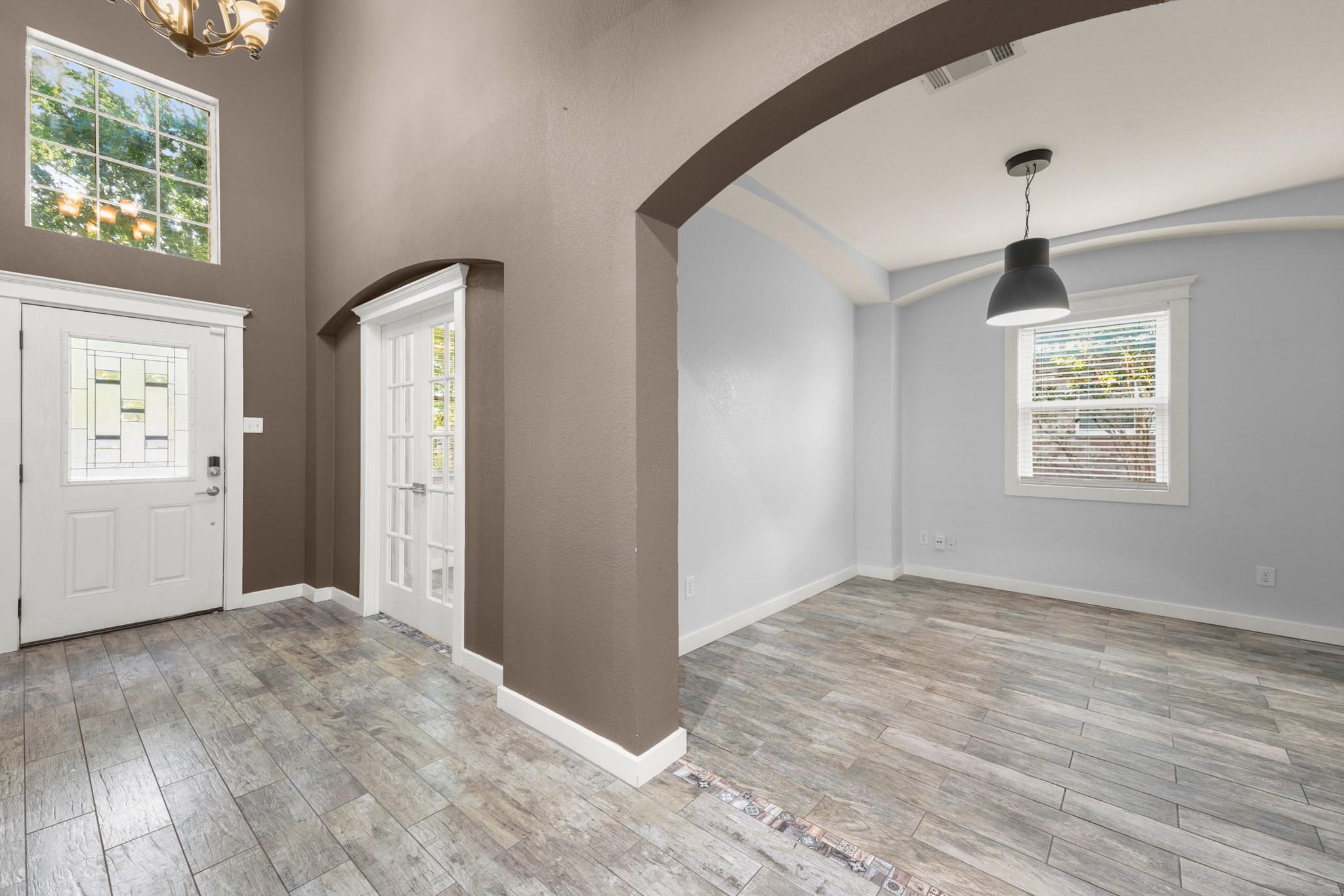 411 Olmos DR — photo 4