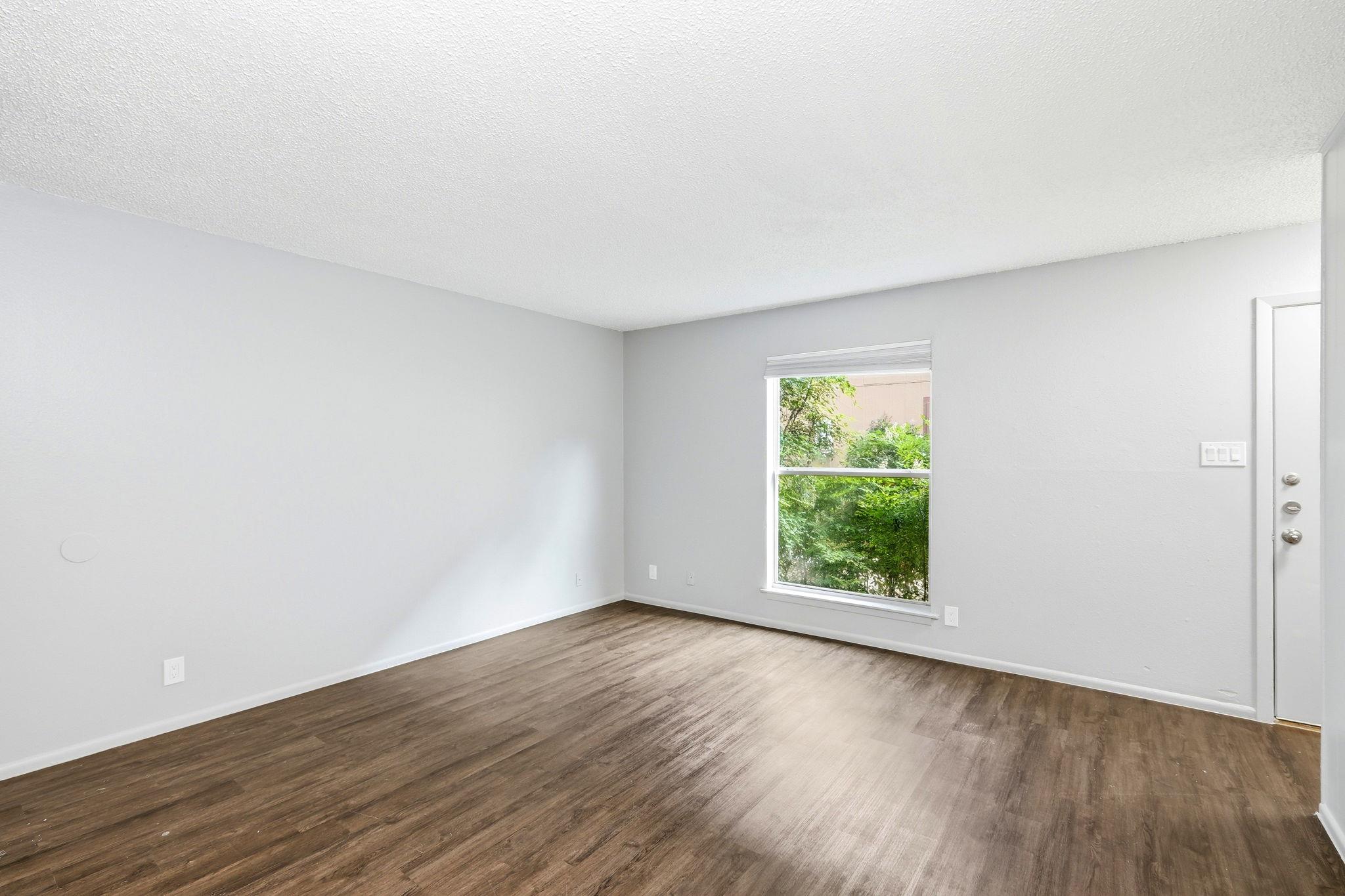 2319 Greenfield PKWY #105 — photo 4