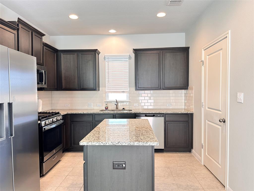 137 Rustic Glen DR — photo 3