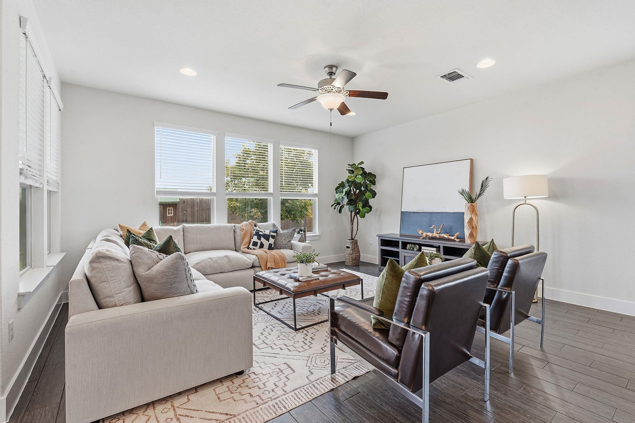 14215 Alloro DR — photo 3