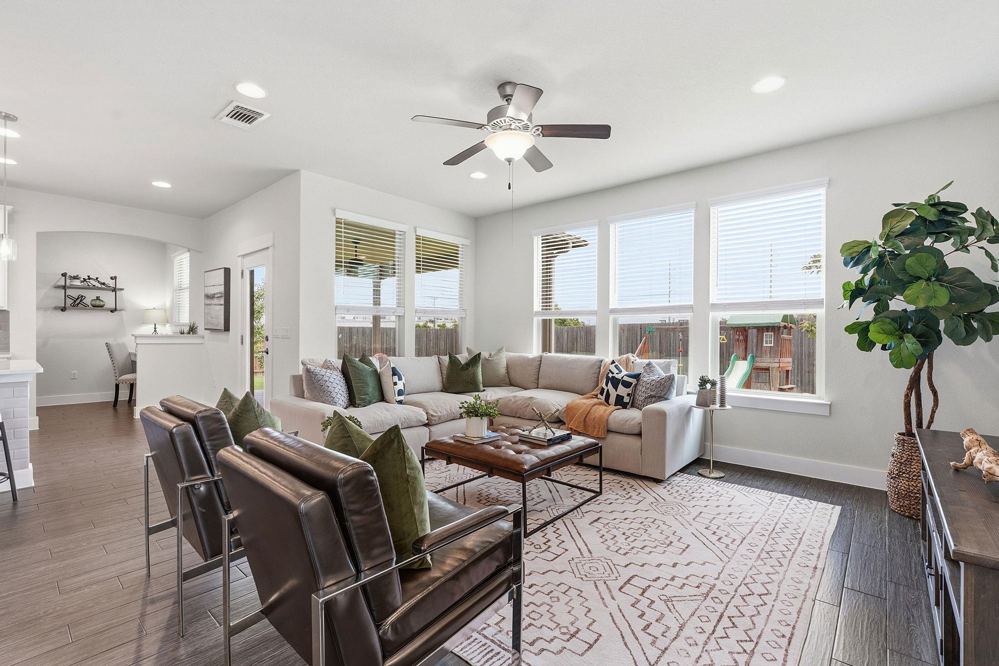 14215 Alloro DR — photo 4