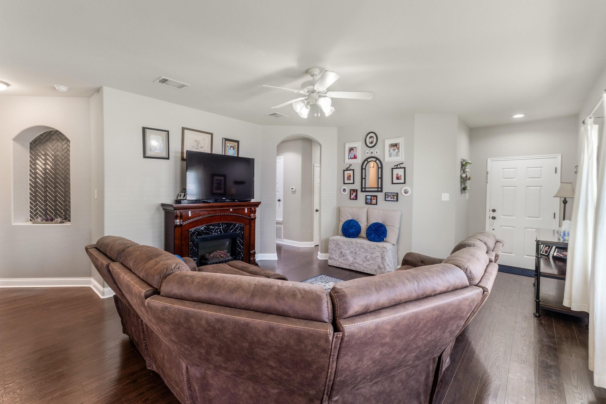 1015 Hondo LN — photo 4
