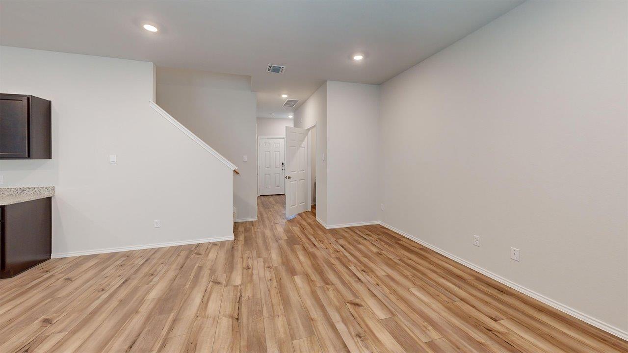 557 Hector LOOP — photo 3