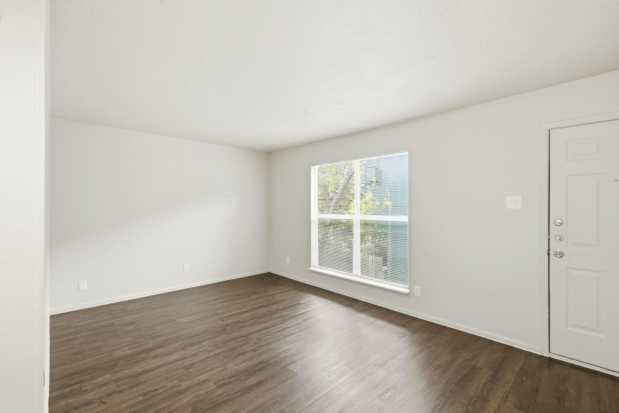2319 Greenfield PKWY #210 — photo 4