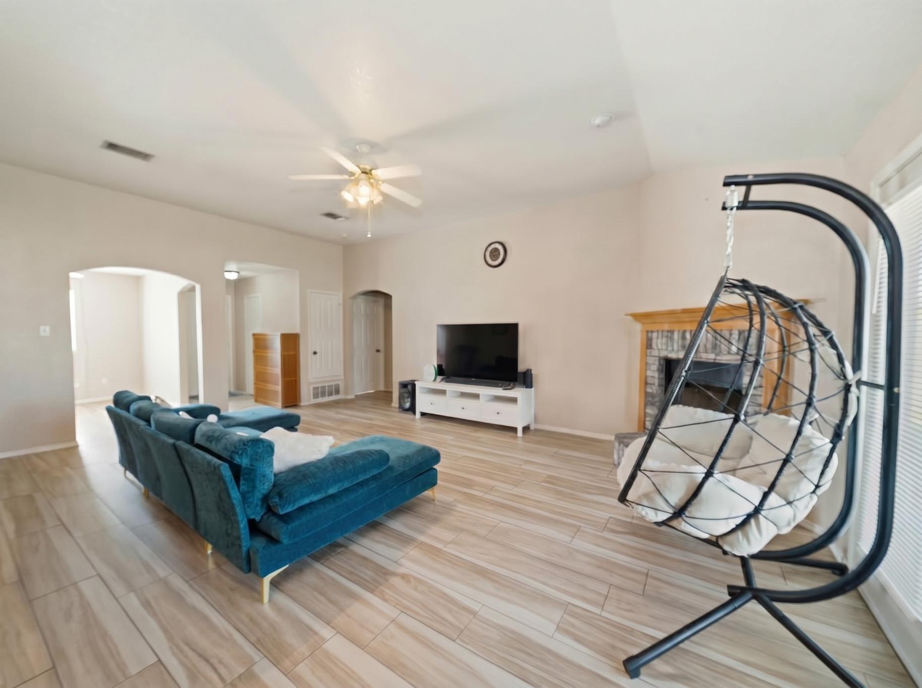 4404 Captain DR — photo 4