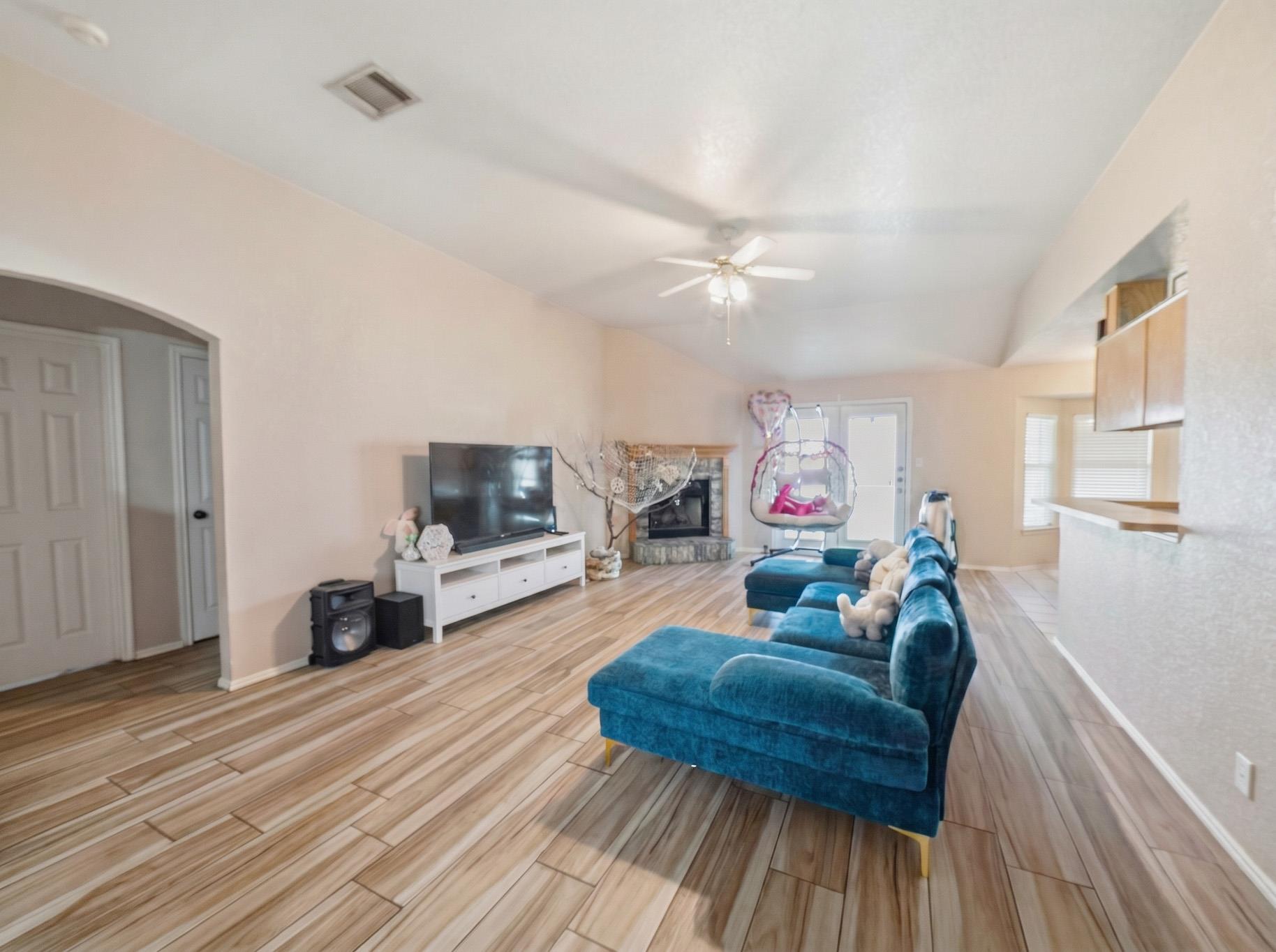 4404 Captain DR — photo 5