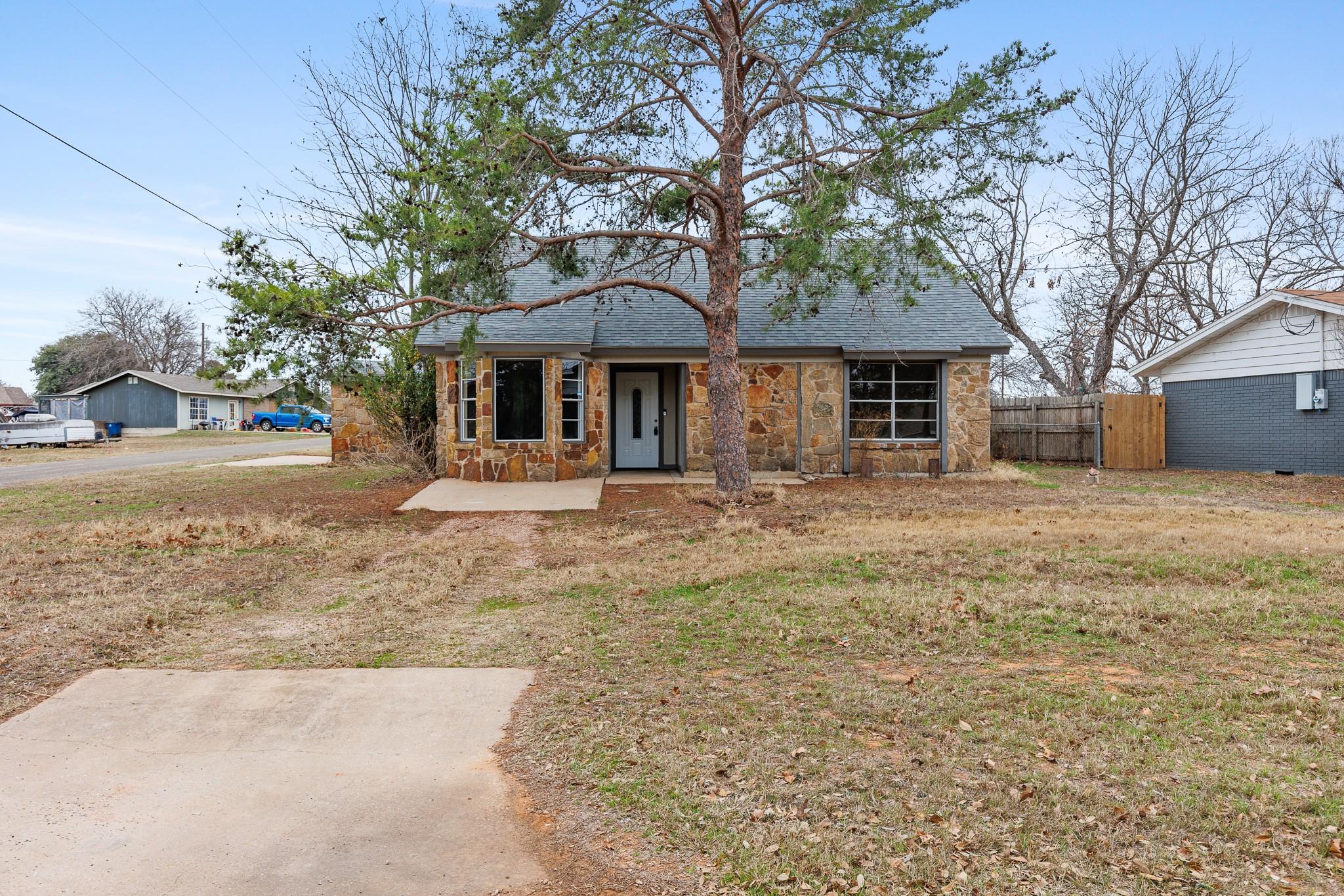 400 River Oaks DR