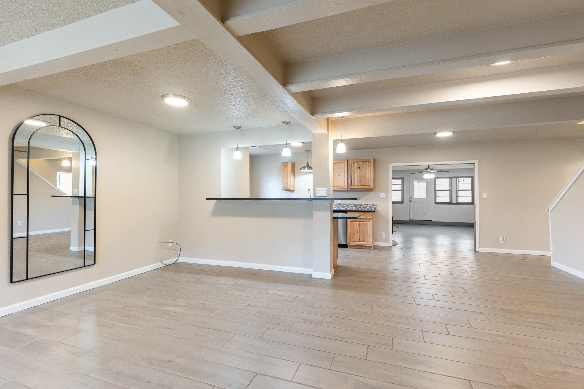 400 River Oaks DR — photo 3