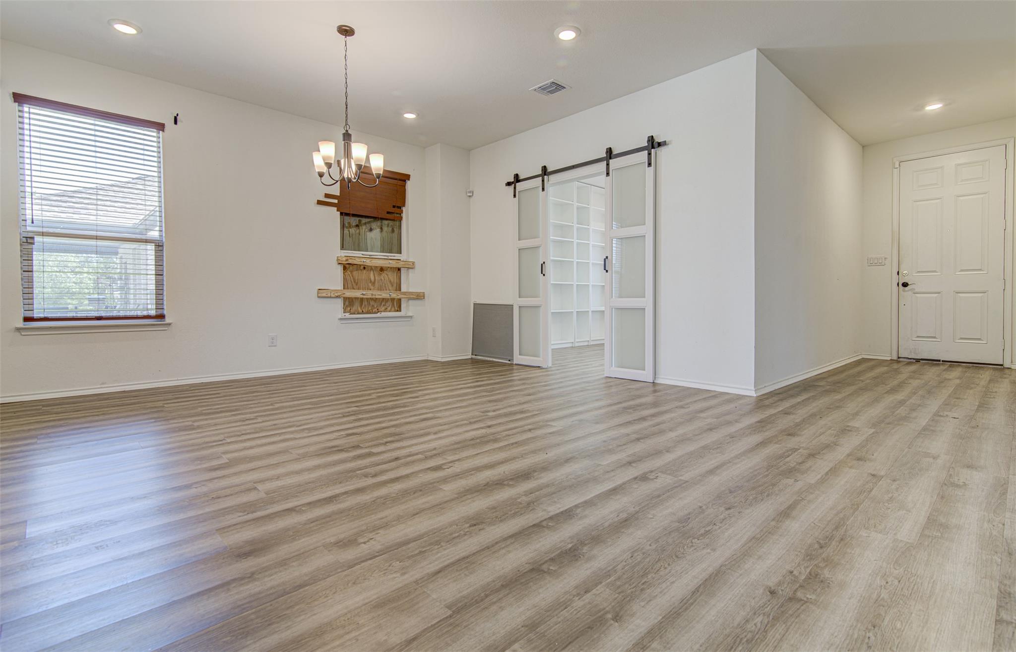 1004 Desaix DR — photo 4