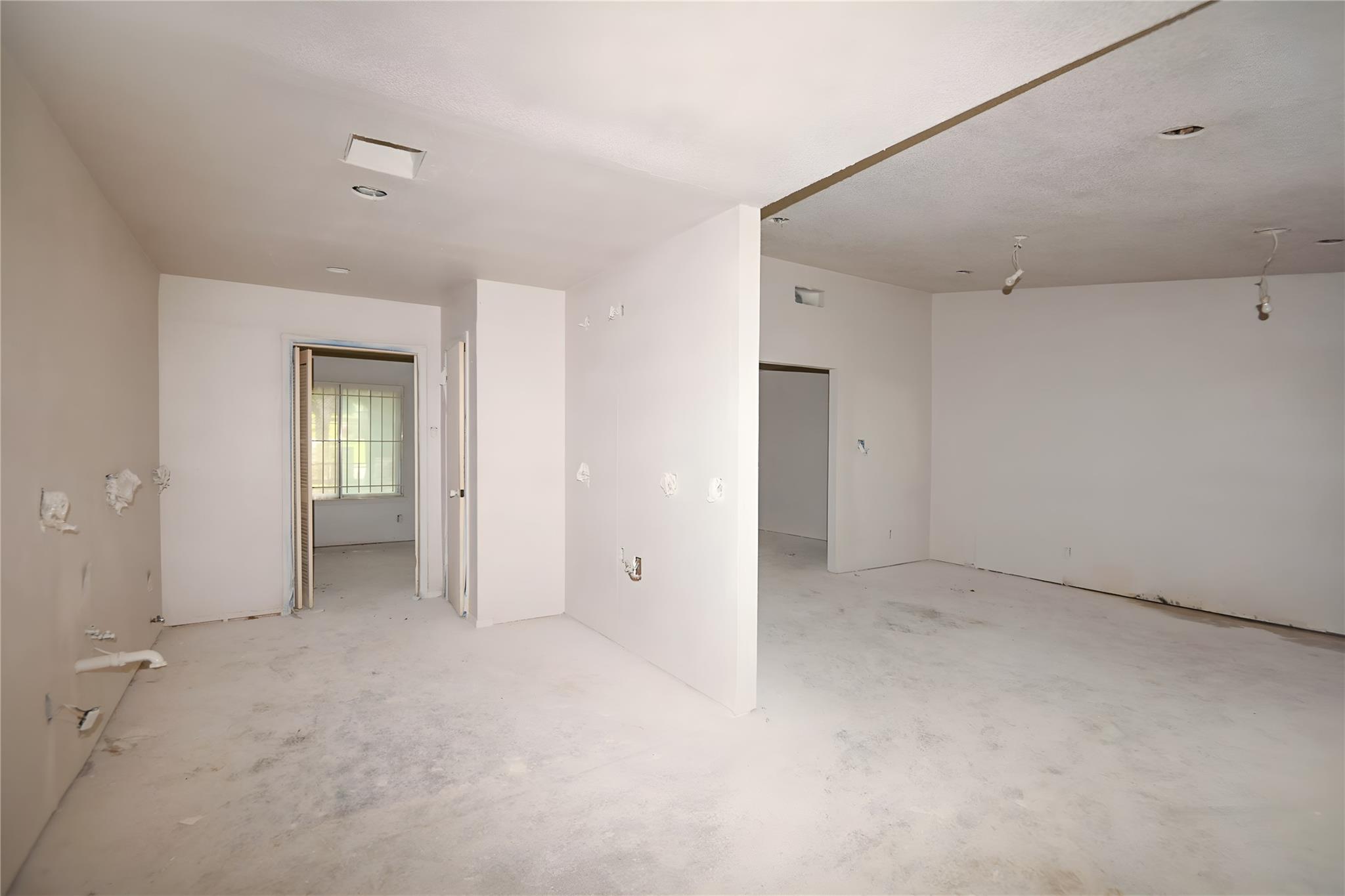 4614 Bundyhill DR — photo 4