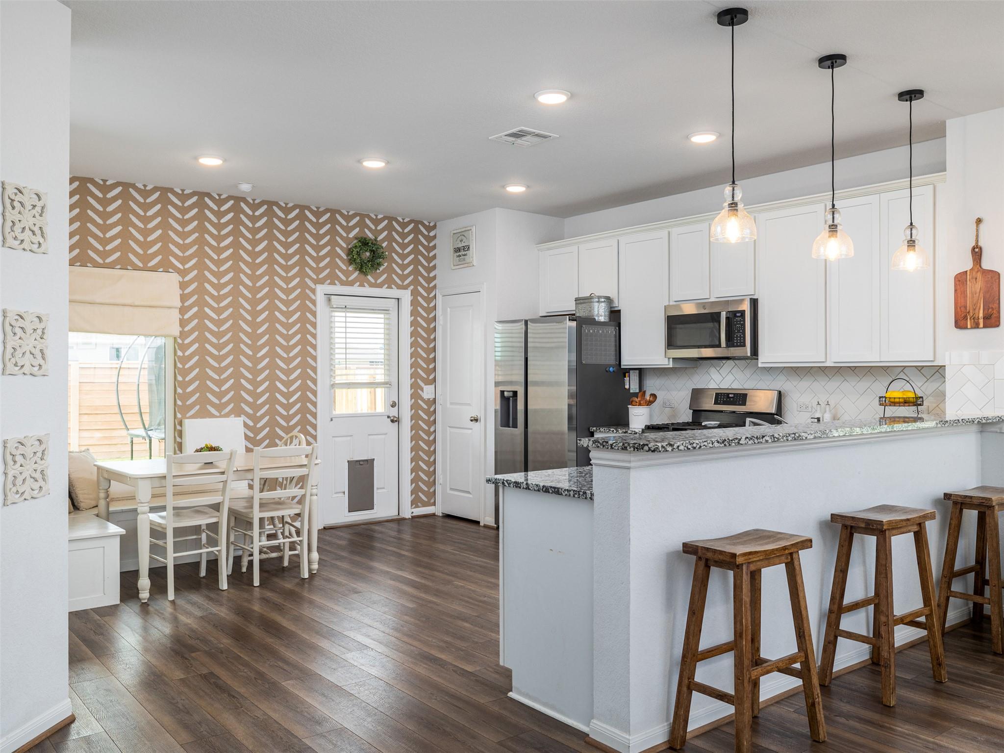 549 Warlander WAY — photo 3