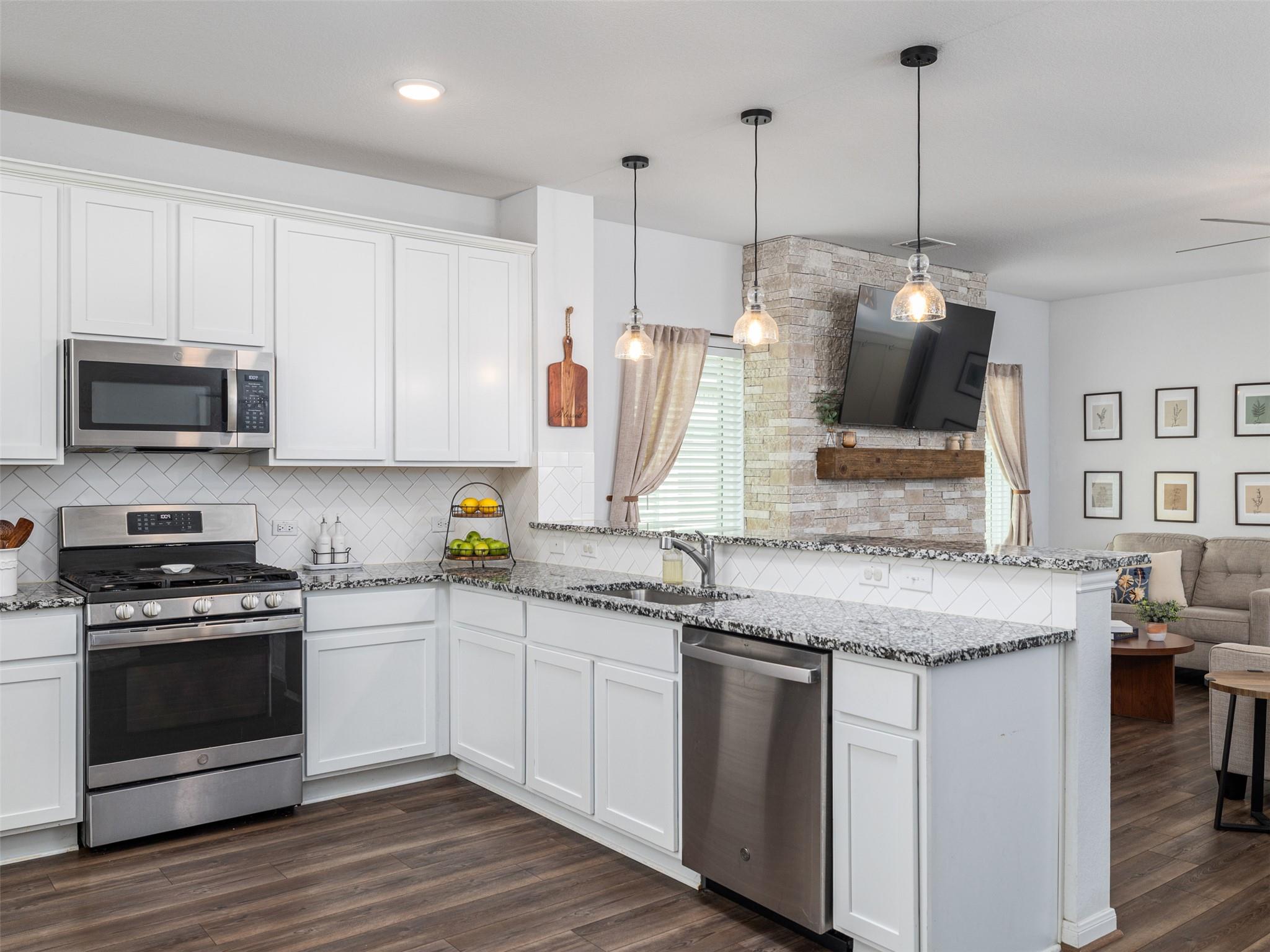 549 Warlander WAY — photo 4