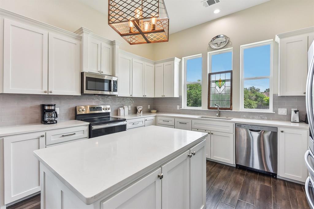 26 Quiet Meadow CIR — photo 4