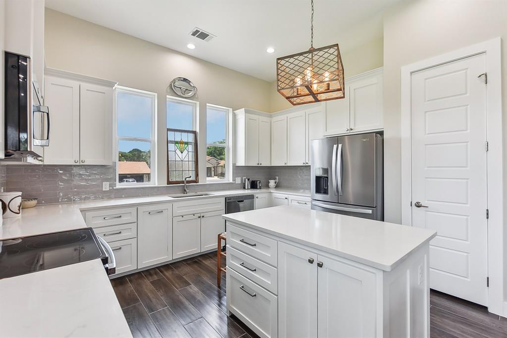 26 Quiet Meadow CIR — photo 5