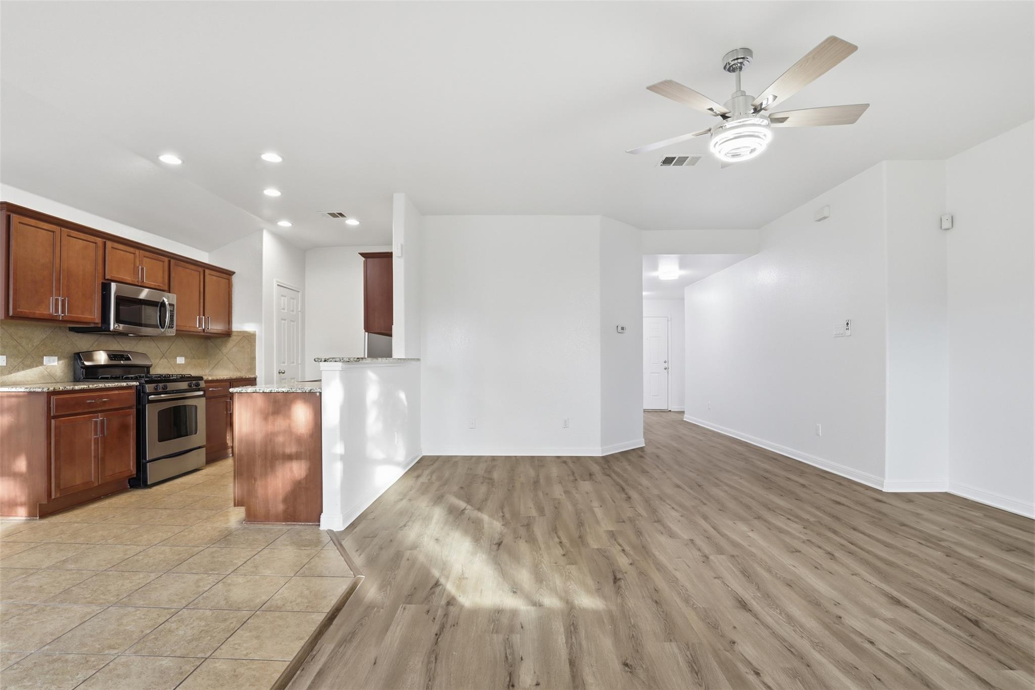 448 Nottingham LOOP — photo 4